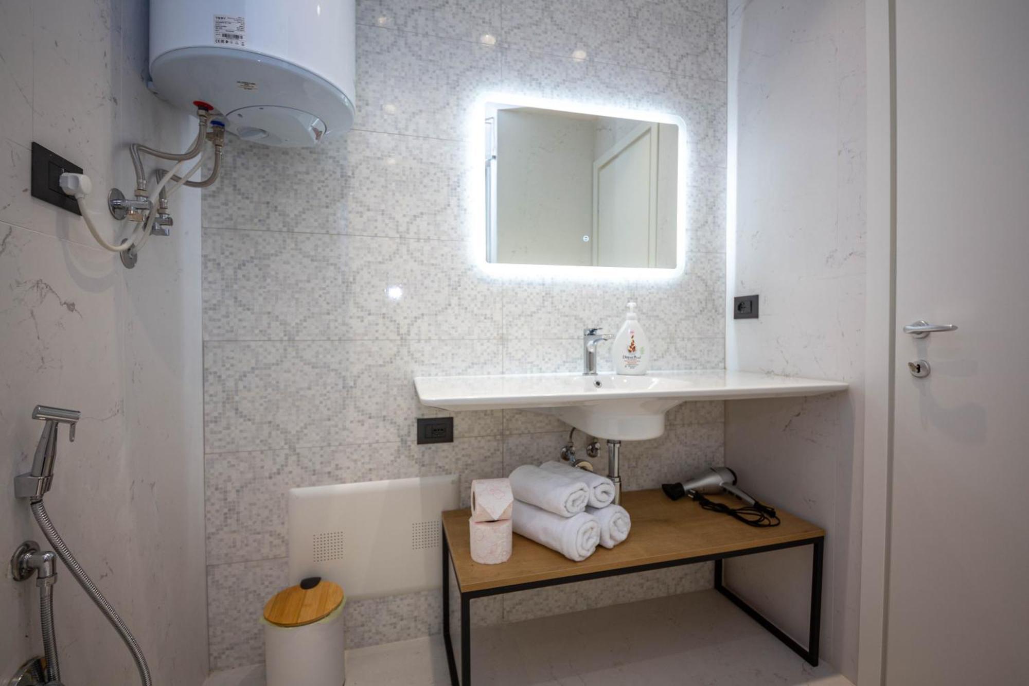Blloku Unique Apartments 2 Тирана Номер фото
